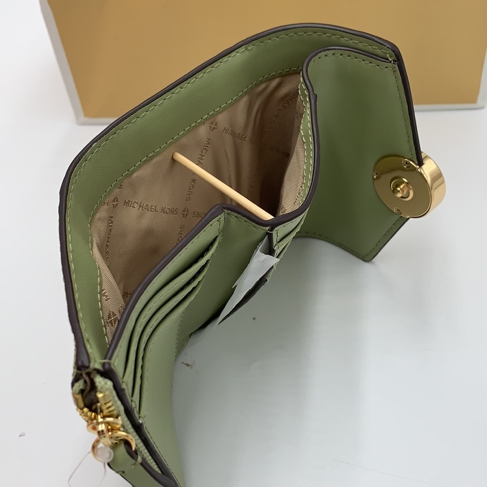 MICHAEL KORS Carmen Medium
Tri-Fold Envelope Wallet LIGHT SAGE COLOR - Picture 13 of 14